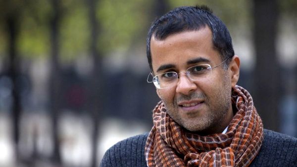 दिल्ली में हिंसा पर चेतन भगत का तंज, 'मेहमानों के साथ पापा ड्राइंग रूम में बैठे हैं और घर वाले...'