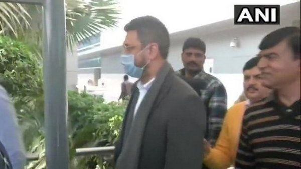 दिल्ली हाई कोर्ट ने सटोरिये संजीव चावला को 12 दिन की पुलिस हिरासत में भेजा, तिहाड़ में बितानी होगी रात