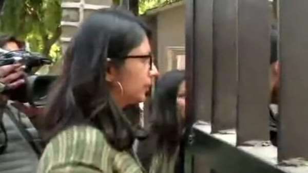 गार्गी कालेज छेड़छाड़ मामला: छात्राओं के बीच पहुंची स्वाति मालीवाल, प्रिंसिपल को नोटिस