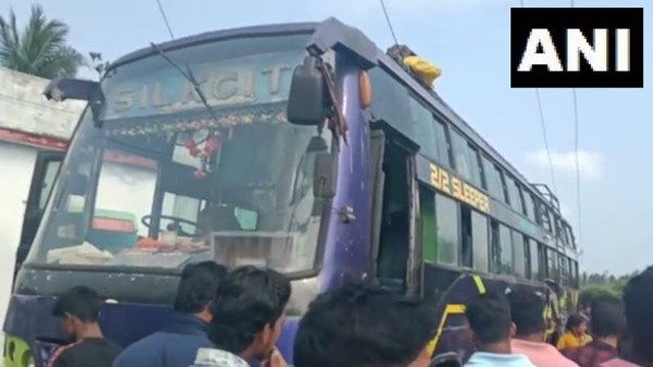 ओडिशा: बस में आग लगने से 9 लोगों की दर्दनाक मौत, 9 की हालत गंभीर