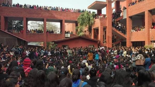 डीयू स्नातक, स्नातकोत्तर और स्कूल ऑफ ओपन लर्निंग के लिए दिशा-निर्देश जारी, जानिए गाइडलाइन में क्या है?