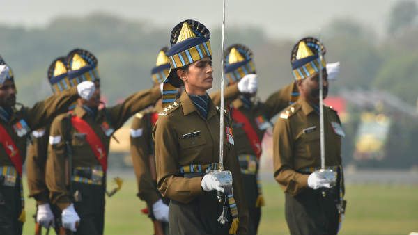 Indian Army में महिला अधिकारियों को भी मिलेगा स्‍थायी कमीशन, सुप्रीम कोर्ट ने दिया अहम फैसला