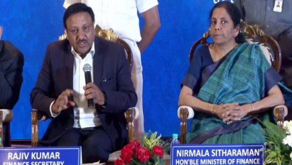 राज्यों के फंड में कटौती पर बोलीं निर्मला सीतारमण- फिलहाल कोई प्लान नहीं