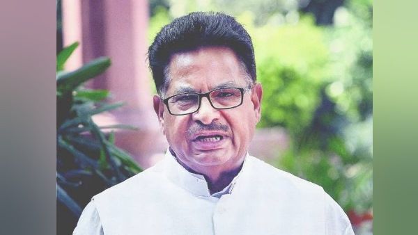 आरक्षण के मुद्दे पर कांग्रेस का पीएम मोदी पर बड़ा हमला, गोडसे से कर डाली तुलना