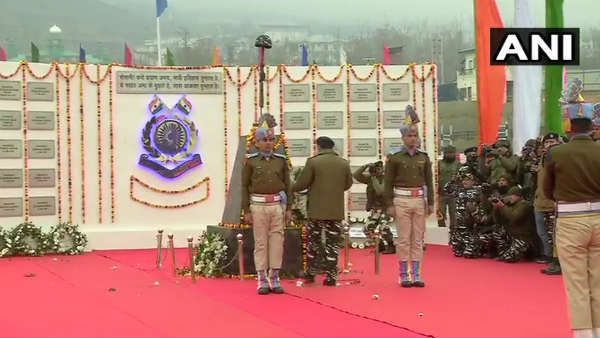 Pulwama Attack: लेतपोरा में CRPF के मेमोरियल का उद्घाटन, 40 शहीद जवानों को दी गई श्रद्धांजलि