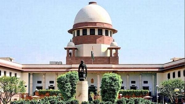 SC/ST संशोधन एक्ट के खिलाफ दायर याचिकाओं पर सोमवार को आएगा सुप्रीम कोर्ट का फैसला