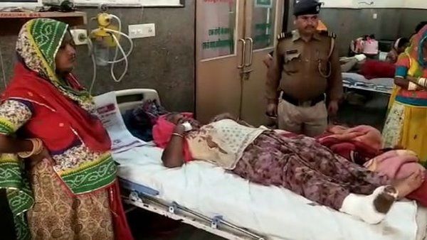 खौफनाक : बेटे ने कुल्हाड़ी से वार करके काटी मां के पैरों की 3 अंगुलियां, तलवार से काटा सिर