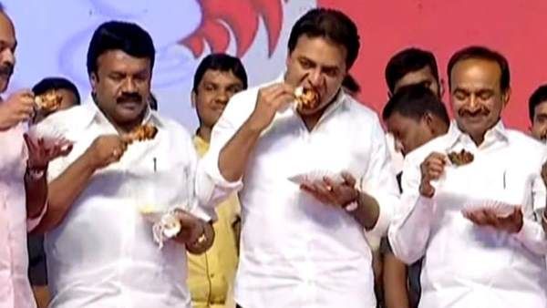 तेलंगाना के मंत्रियों ने स्टेज पर चिकन खाकर लोगों के बीच फैलाई जागरुकता