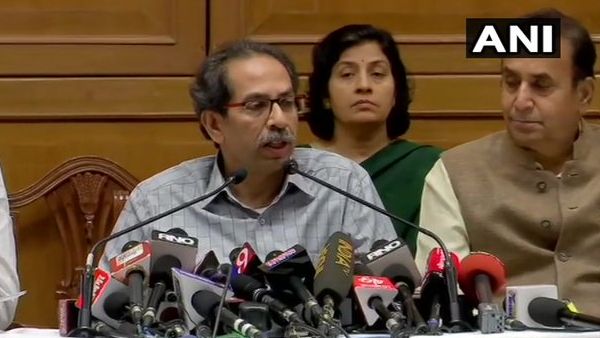 मुंबई लौटते ही सीएम उद्धव ठाकरे के बदले सुर, CAA को लेकर बीजेपी पर साधा निशाना