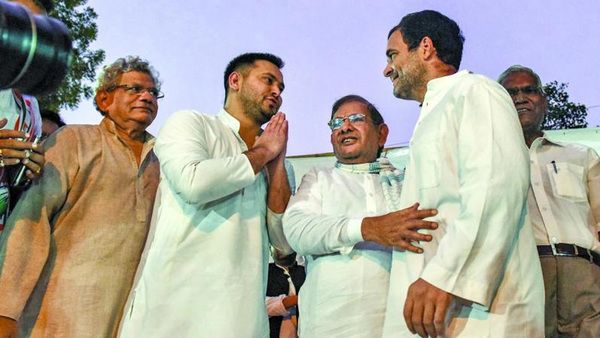 कभी जेपी के शिष्य लालू ने इंदिरा को उखाड़ा था, आज तेजस्वी हैं राहुल के मोहताज