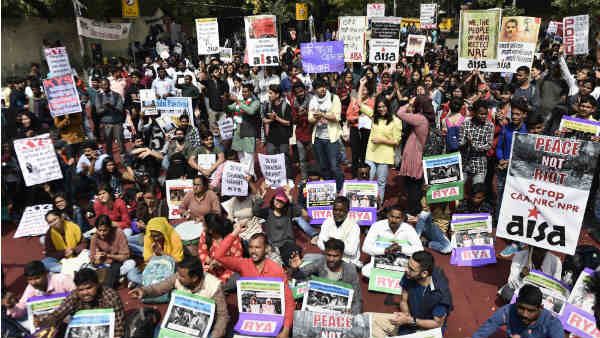 CAA विरोधी प्रदर्शन में शामिल हुए तो 5 विदेशियों को भारत छोड़ने को कहा- सरकार