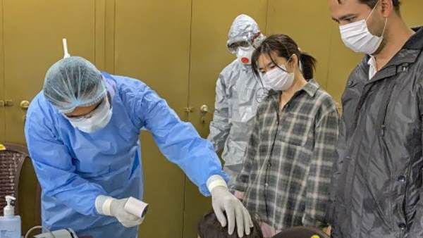 नॉन-वेजिटेरियन लोगों की वजह से भारत में फैला कोरोना वायरस? जानिए Twitter पर हो रहे कैसे-कैसे दावे