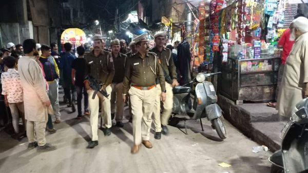 दिल्ली पुलिस ने अफवाह फैलाने के आरोप में 2 लोगों को लिया हिरासत में