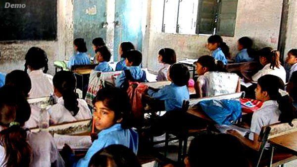 शिक्षक ने बेरोजगार युवक को अपनी जगह पढ़ाने स्कूल भेजा, कहा- 5 हजार दे दिया करूंगा; सस्पेंड