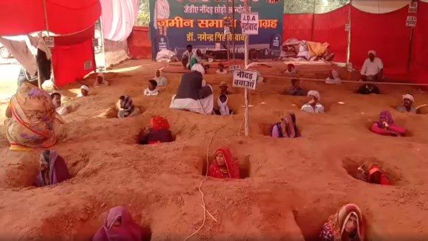 नींदड़ बचाओ : यहां 57 दिन से जमीन में खुद को गाड़े बैठे हैं किसान, जानिए क्या है वजह