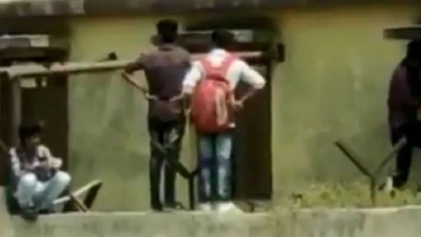 महाराष्ट्र में 10वीं की परीक्षा के दौरान खुलेआम पर्चियां बांटने का वीडियो वायरल