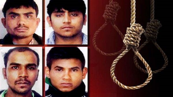 निर्भया केस: दोषी पवन के वकील को कोर्ट ने लगाई फटकार, कहा- आग से खेल रहे हैं आप
