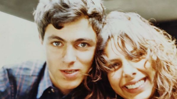 पूजा बेदी ने अब्दुल्ला के साथ शेयर की पुरानी फोटो, कहा- बेतुके आरोपों के कारण उमर बर्थडे के दिन लॉक-अप में हैं