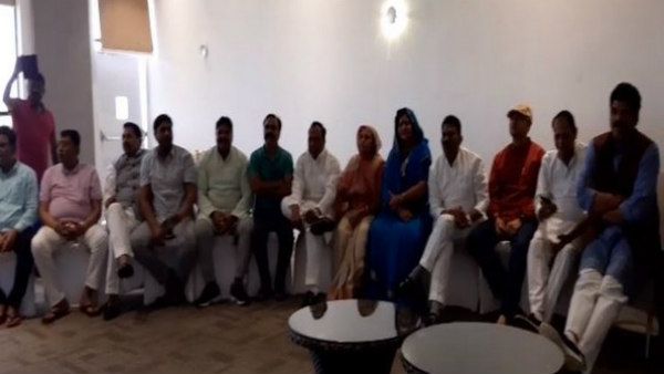 MP में 20 और कांग्रेसी विधायक टूटने को तैयार, बागियों ने बंधक बनाए जाने का किया दावा