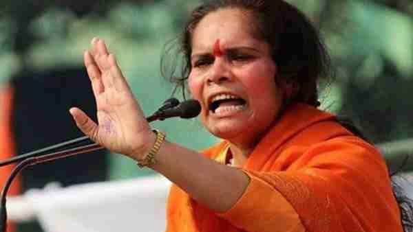 साध्वी प्राची ने आजम खान पर साधा निशाना, कहा- देशद्रोहियों के नाम पर नहीं चलेगी यूनिवर्सिटी