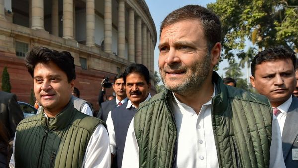 सिंधिया के जाने से कांग्रेस में उठे बगावती सुर, हाईकमान से नाराजगी