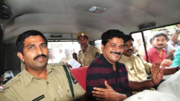 तेलंगाना: मंत्री के फार्महाउस पर ड्रोन उड़ाने के मामले में कांग्रेस सांसद रेवंत रेड्डी गिरफ्तार