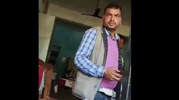 सीएम योगी के नाम पर परीक्षा में नकल कराने के लिए क्लर्क ने मांगी घूस, VIDEO