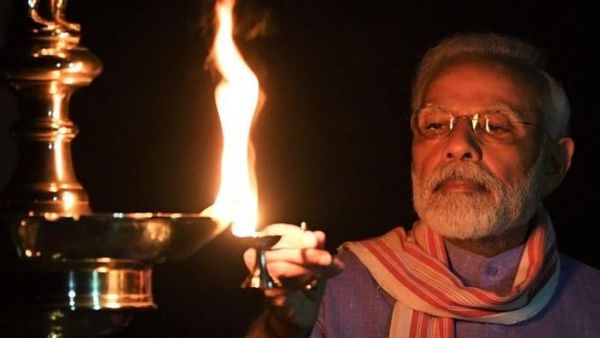 कोरोना वायरस: मोदी के दिए-मोमबत्ती जलाने की अपील का ऐसा दिखा असर- सोशल