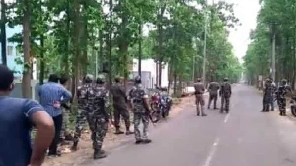 पश्चिम बंगाल: कांस्टेबल ने कई पुलिस अधिकारियों के बनाया बंधक