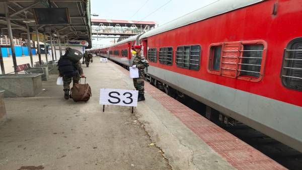 3 मई के बाद भी नहीं चलेंगी ट्रेनें, रेलवे ने अगस्त तक बंद की IRCTC से टिकट बुकिंग! जानिए ताजा अपटेड