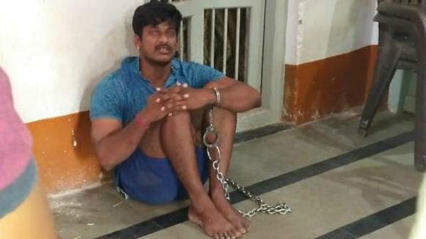 घर के बाहर बाइक साफ कर रहा था कोबरा कमांडो, पुलिस ने जंजीर से बांधकर बेरहमी से पीटा