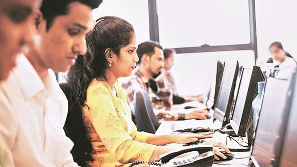 ट्रंप के इमीग्रेशन बंद करने के ऐलान के बाद भारतीय IT फर्मों के शेयर में गिरावट