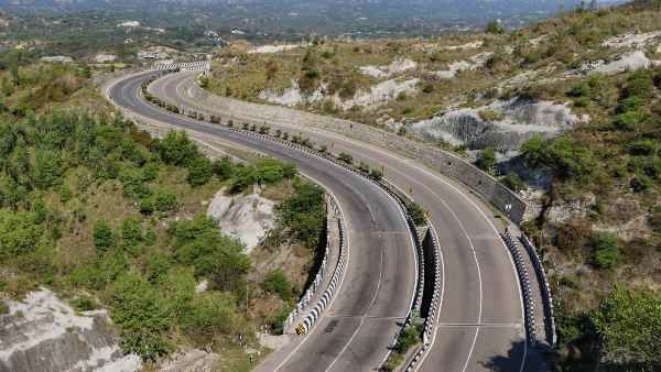 लॉकडाउन में पिता के अंतिम संस्कार के लिए 1,000 KM दूर घर जाना था,हेल्पलाइन नंबर ने संभव कर दिया