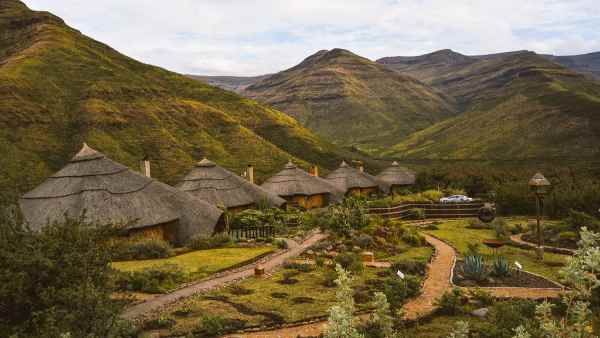 दुनिया में सिर्फ यही 9 देश हैं जहां से दूर है कोरोना वायरस, एक ने नाम पर भी बैन लगाया