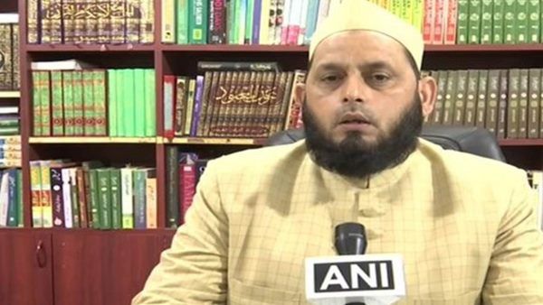 कोरोना से मुस्लिम की मौत के बाद शव दफनाने को लेकर दारुल उलूम का फतवा