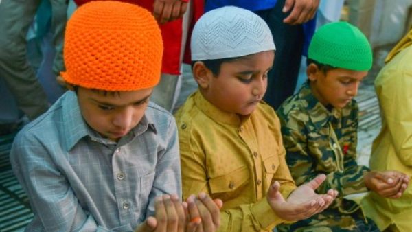 कोरोना संकट में दुनिया कैसे मनाएगी रमजान, जानिए किस देश ने दी मस्जिदों में नमाज की छूट