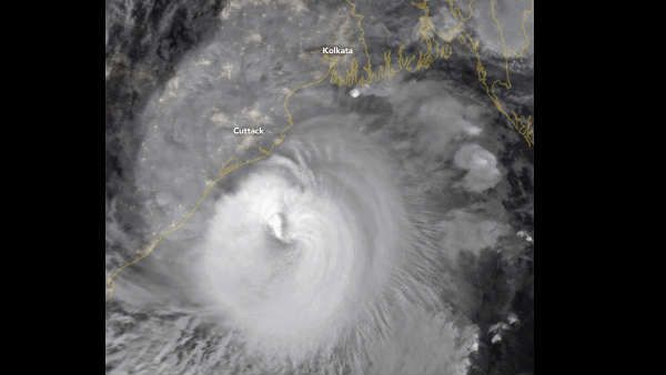 NASA ने जारी की सुपर साइकलोन 'अम्‍फान' की भयावह तस्‍वीर, उफान पर पहुंचकर मचा सकता है तबाही