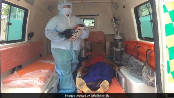 श्रमिक स्पेशल ट्रेनों में अब तक 30 बच्चों का हुआ जन्म, जानिए, 2800 ट्रेनों में कितने प्रवासी पहुंचे घर?