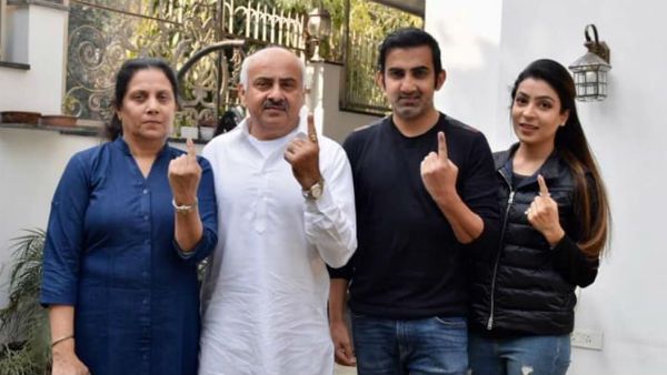 गौतम गंभीर के पिता की कार उनके घर के बाहर से चोरी हुई