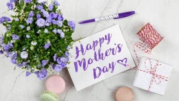 Mother's Day 2020: इस मदर्स डे को बनाएं खास, मां को दे सकते हैं ये तोहफे