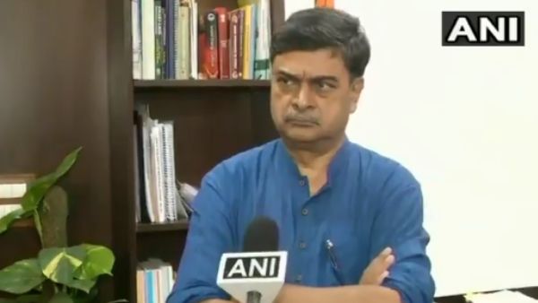 राहुल गांधी की मजदूरों से मुलाकात के बाद गरमाई राजनीति, आरके सिंह बोले- फोटो खिंचवाने गए थे