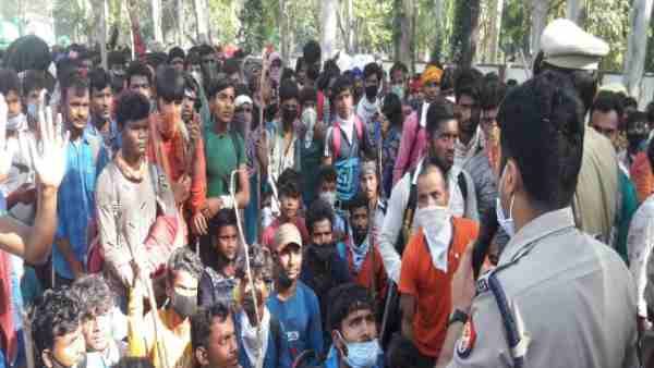 सहारनपुर में फूटा बिहार के प्रवासी श्रमिकों का गुस्सा, अंबाला हाईवे किया जाम, वाहनों के शीशे तोड़े