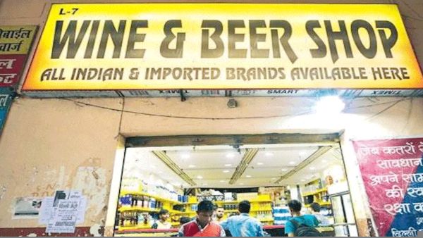 शराब को लेकर सोशल मीडिया पर आई जोक्स की बाढ़, बीजेपी-AAP-कांग्रेस के लिए कही ये बातें