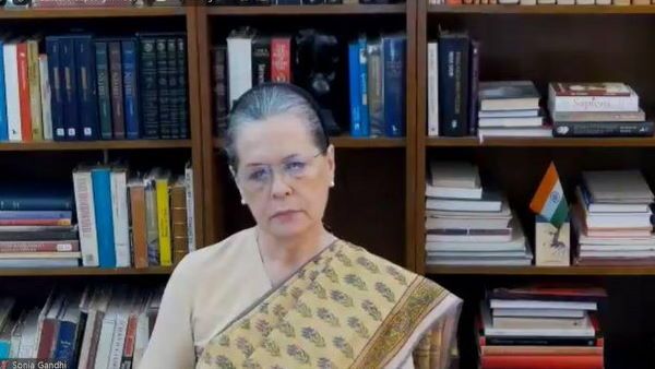 सोनिया गांधी ने 20 लाख करोड़ के पैकेज को बताया 'क्रूर मजाक', कहा-सारी शक्तियां PMO तक सीमित
