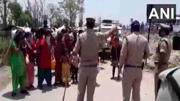 उत्तराखंड: 500 प्रवासी श्रमिकों ने किया नेपाल सरकार के खिलाफ प्रदर्शन, बोले-वापस नहीं बुला रहे