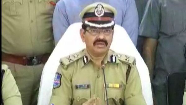 प्रेमिका की हत्या को छिपाने के लिए युवक ने 9 लोगों को उतारा मौत के घाट