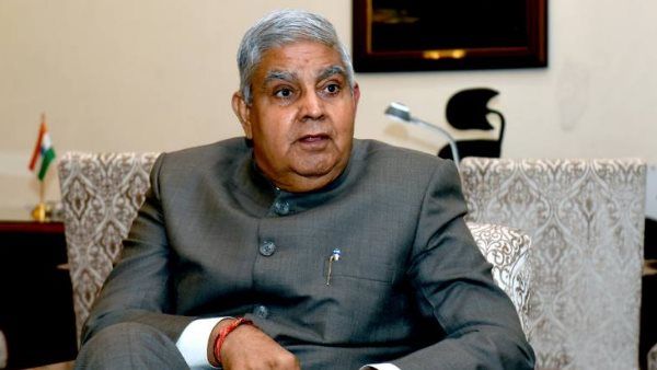 राज्यपाल धनखड़ ने ट्वीट किया बंगाल सरकार का पुराना आदेश, लेकिन इस वजह से हो गए ट्रोल