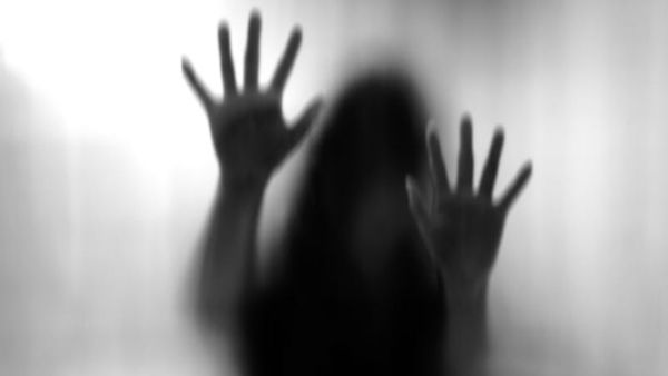 मुंबई में डॉक्टर ने कोरोना मरीज का किया यौन शोषण, संक्रमण के डर से पुलिस नहीं कर पा रही गिरफ्तार