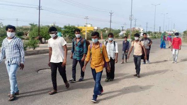 लॉकडाउन में पैदल घर वापसी की कोशिश में 42 प्रवासी श्रमिकों ने सड़क दुर्घटनाओं में गवाई जान