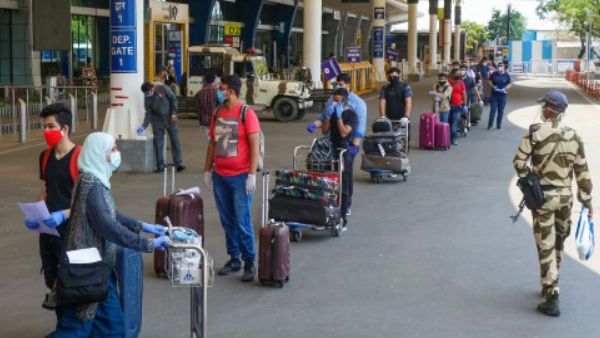 महिला के बैग में बम है: झगड़े के बाद पत्नी को रोकने के लिए पति ने दिल्ली एयरपोर्ट पर किया फोन